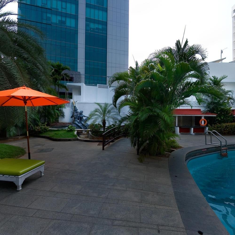 Savera Hotel 4*