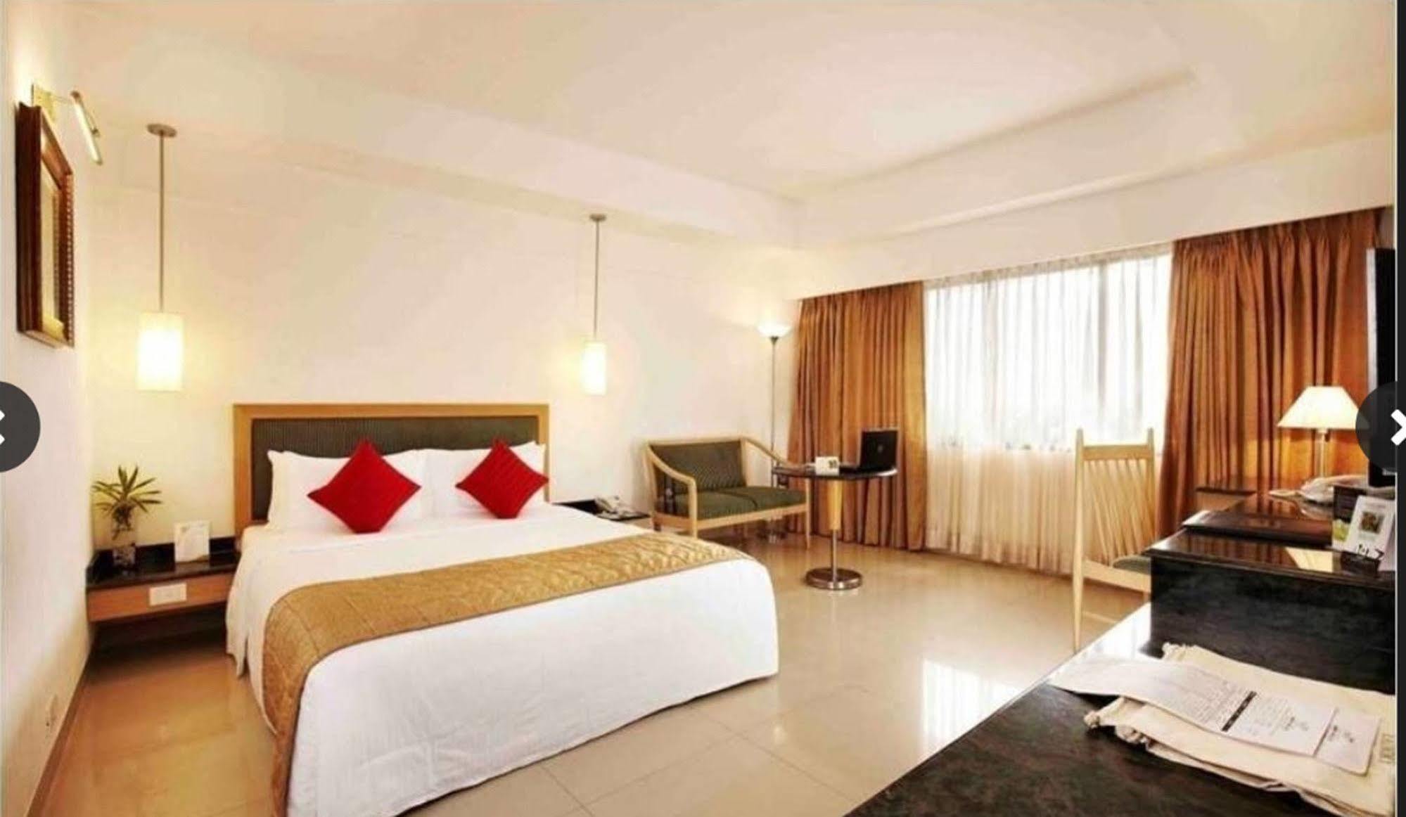 Savera 4*